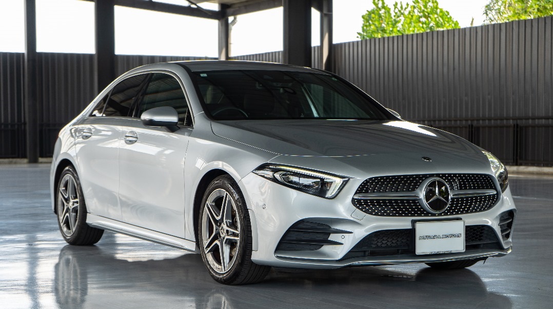 MERCEDES BENZ A180 STYLE AMG LINE