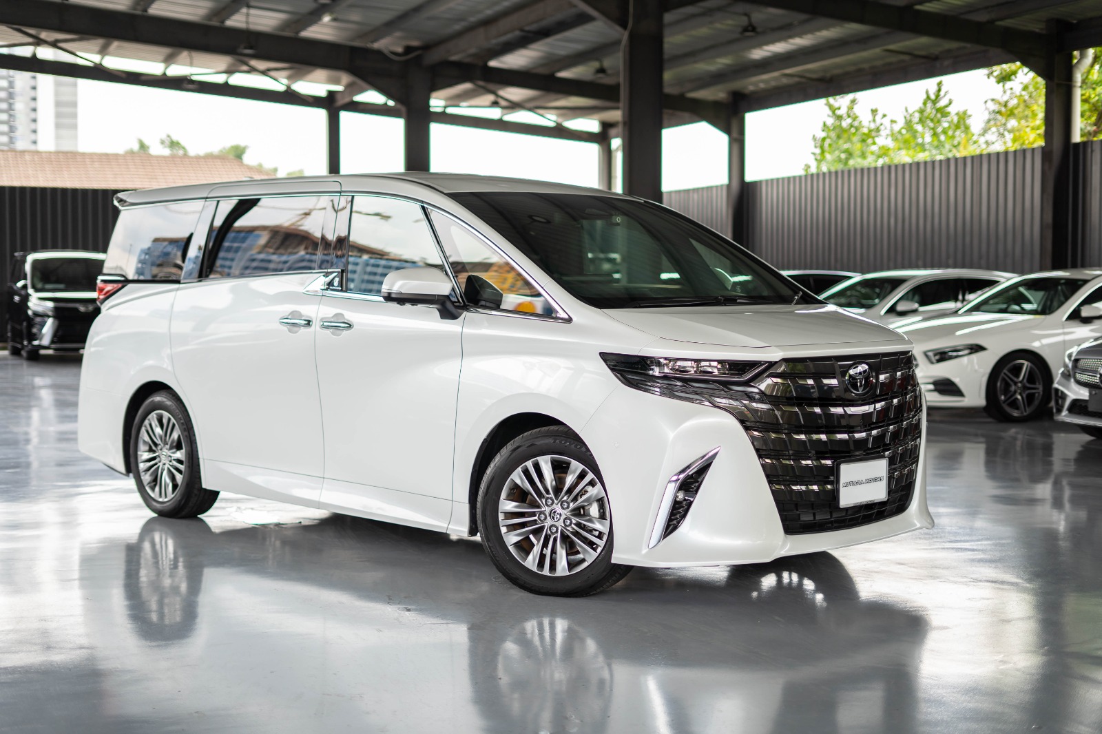 NEW MODEL TOYOTA ALPHARD Z EDITION