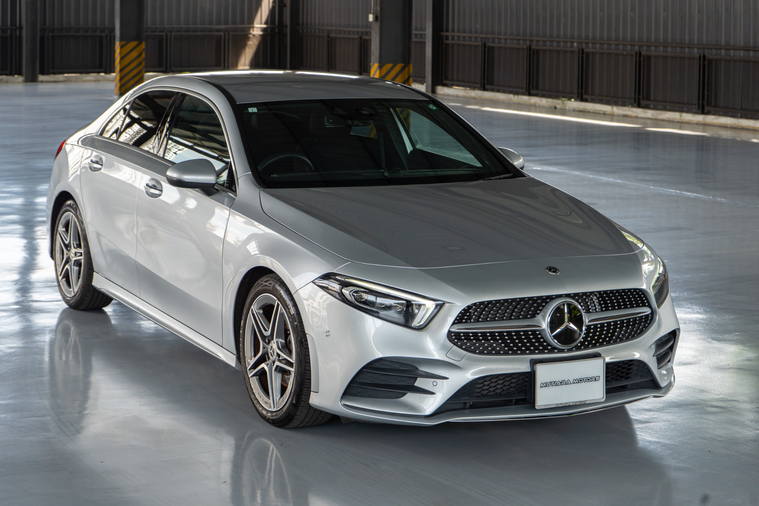MERCEDES BENZ A180 SEDAN AMG