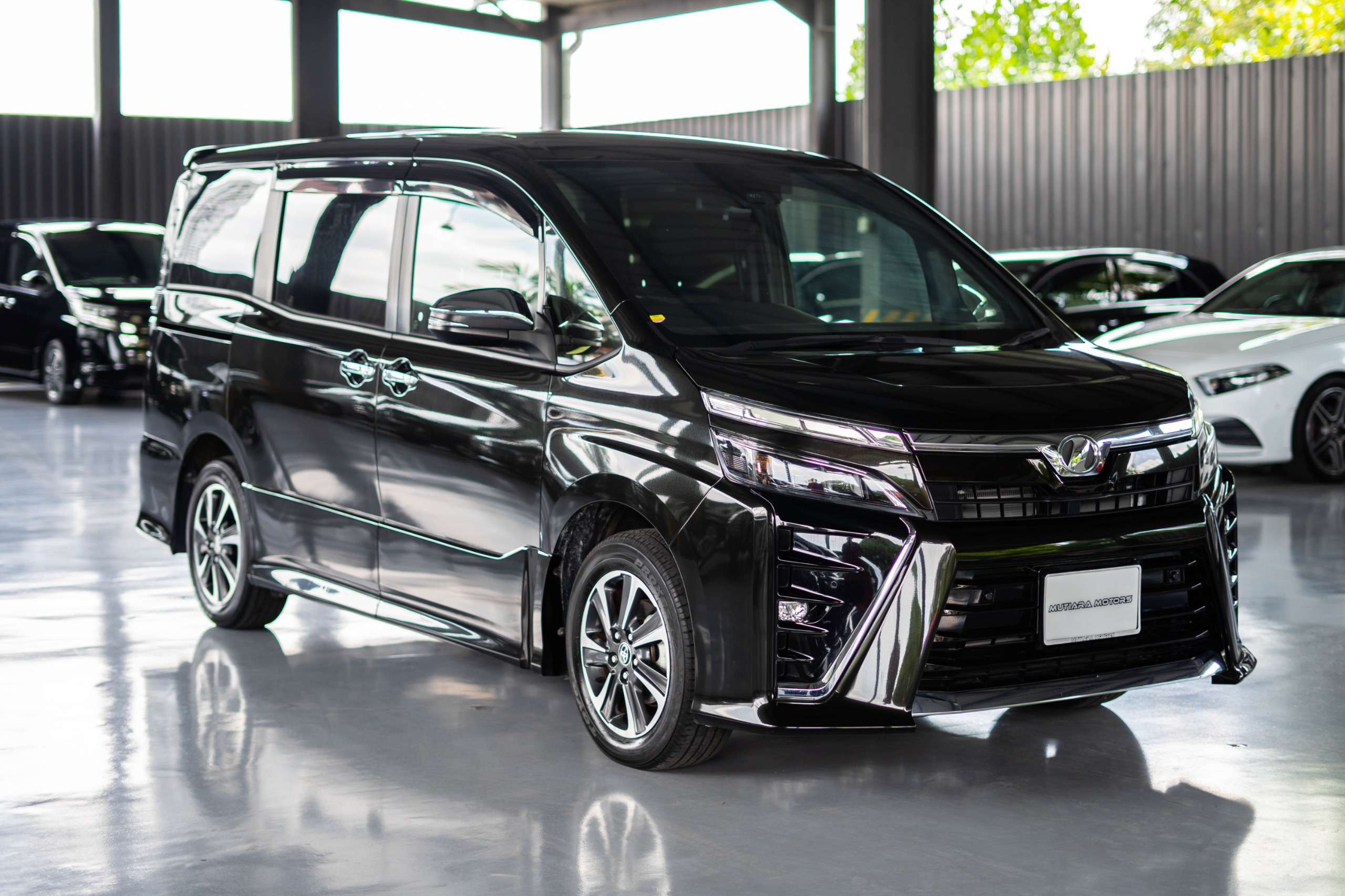 Toyota Voxy ZS Kirameki 2