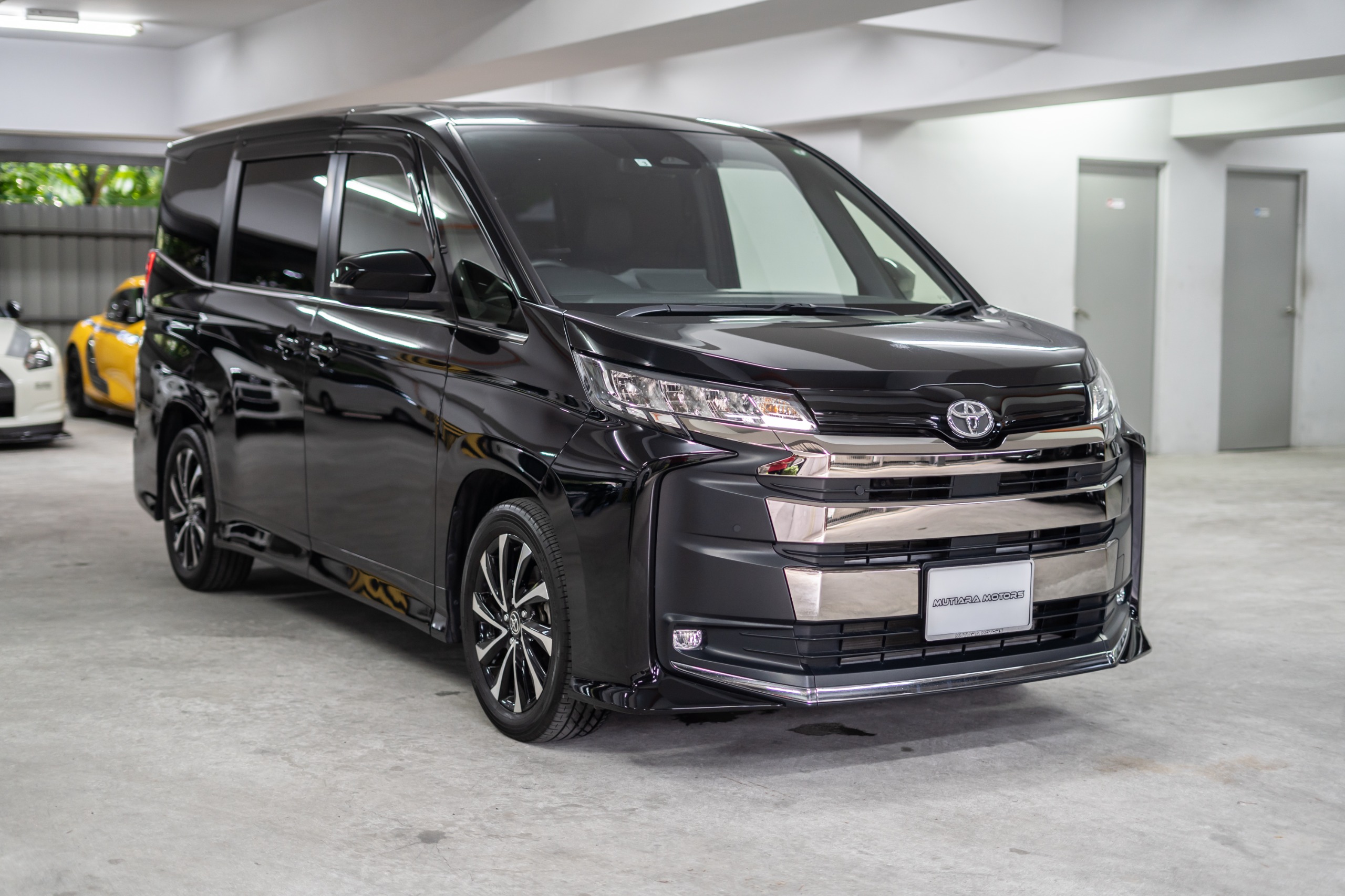 TOYOTA NOAH SG