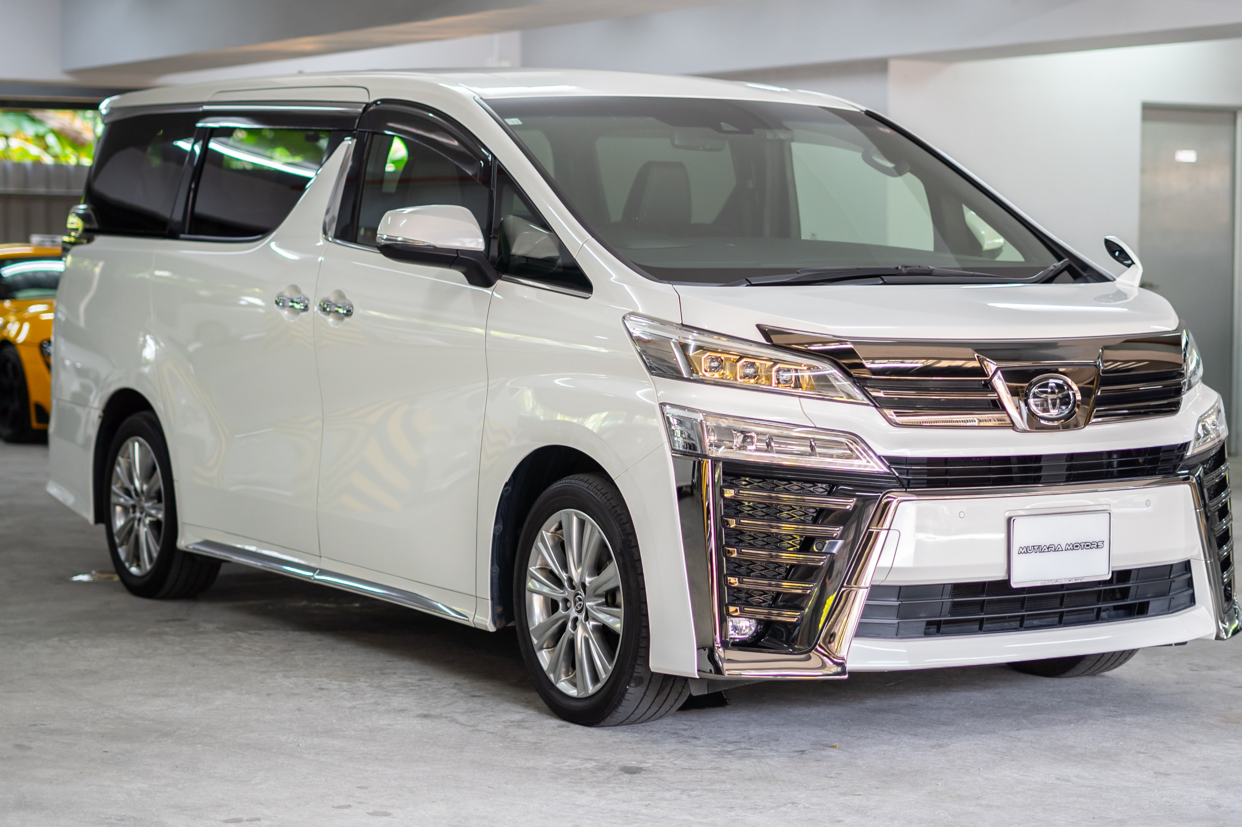 TOYOTA VELLFIRE GOLDEN EYES II