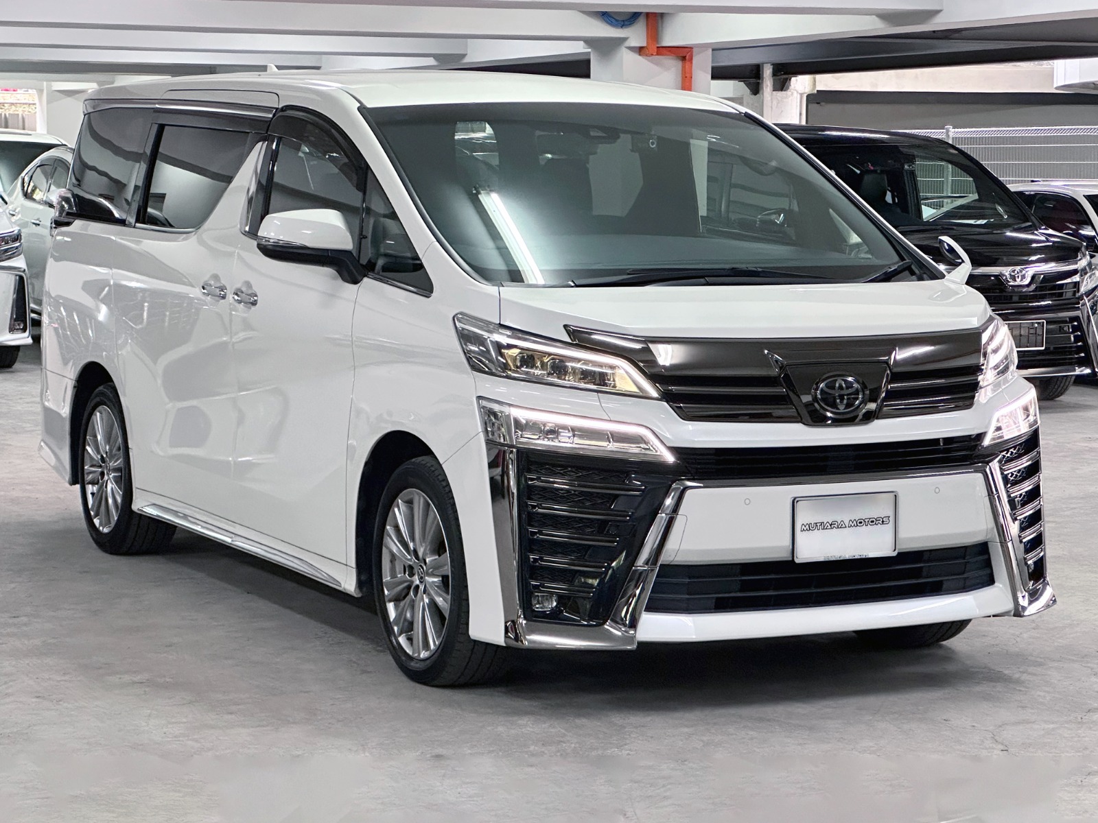 TOYOTA VELLFIRE GOLDEN EYES II